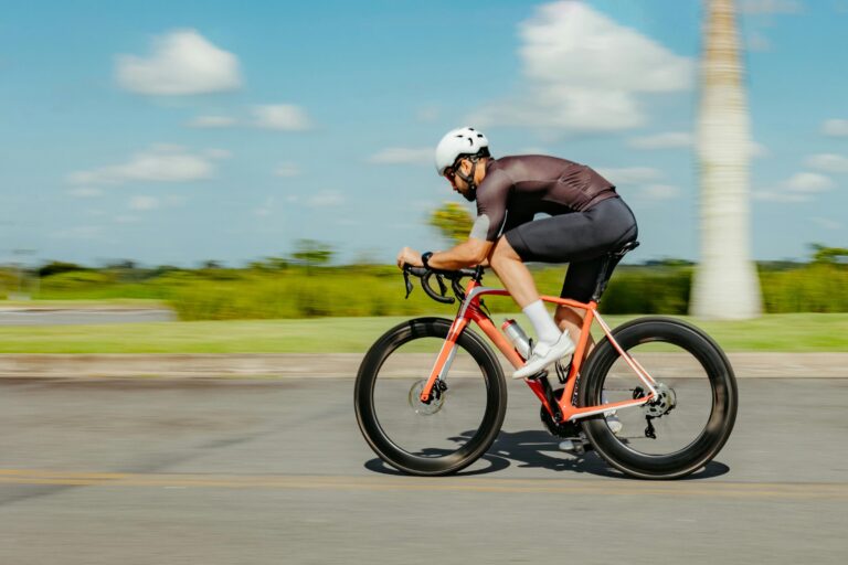 Cyclist riding in zoning thresholds for metabolic strengthening