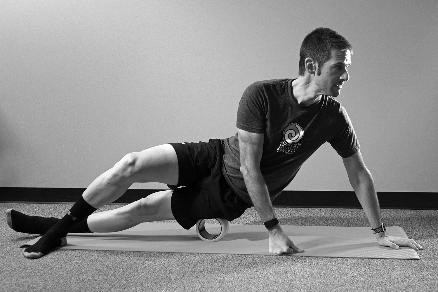 IT band foam roll knee exercises foam roll Ryan Kohler stretching