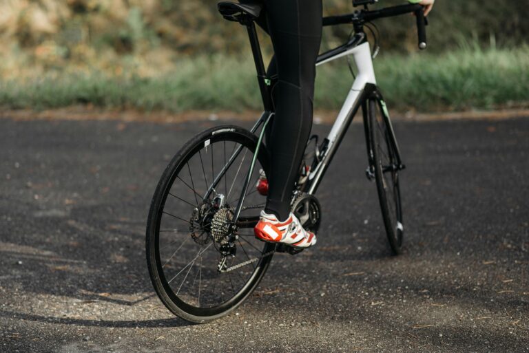 Using big gear to pedal in a standing start