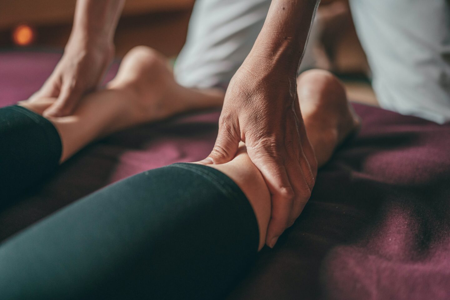 massage hands on legs