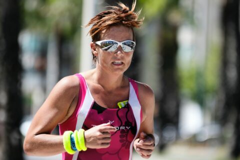 triathlete runs in the heat