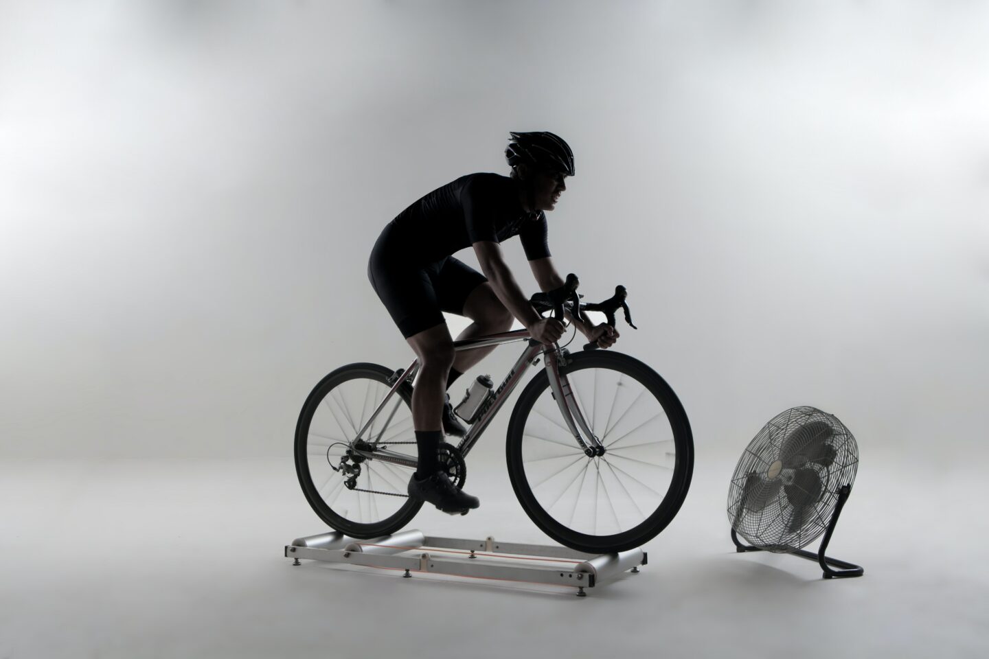 Complete Guide to Indoor Cycling, Zwift, and Smart Trainers for Cycling and Spinning