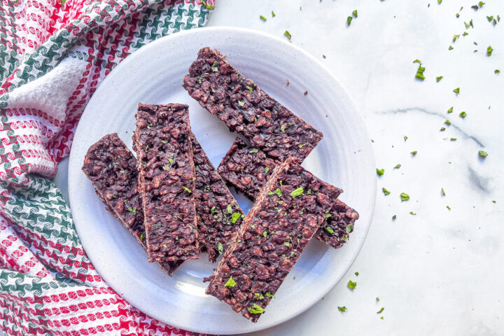 mint_cacao_bars_with_festive_blanket