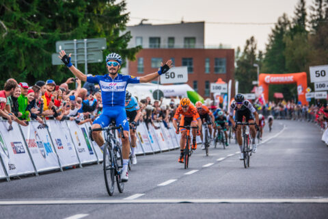 Julian-Alaphillippe-celebrating-his-victory